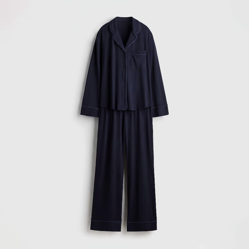 Burgundy dreams, cozy nights. Navy Colour✨